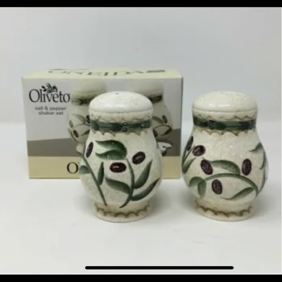 Vintage 4 piece ONEIDA cream&sugar w/lid & salt &pepper sets.Never used in boxes - Picture 5 of 8